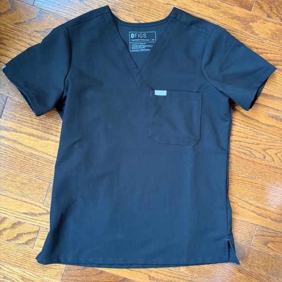 Three (3) sets of almost new black Figs scrubs, XS - Picture 2 of 5